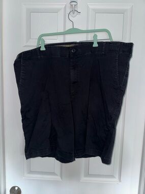 Lee Men's Black Flat-Front Casual Shorts